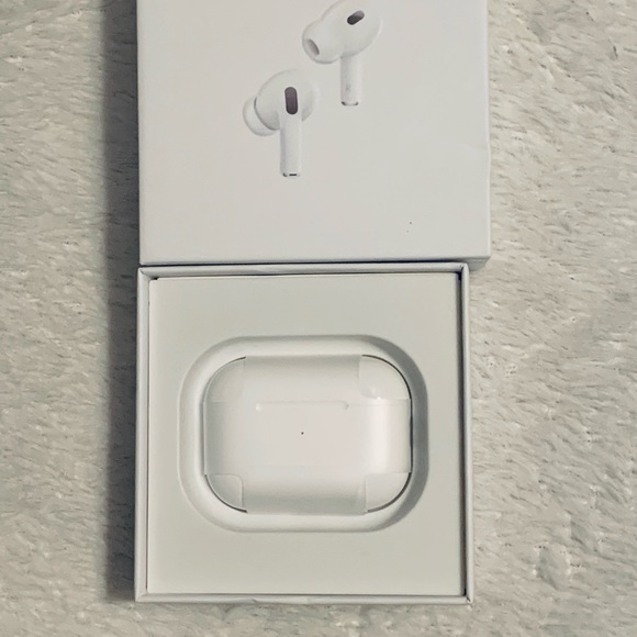 AirPods - Picture 5 of 8